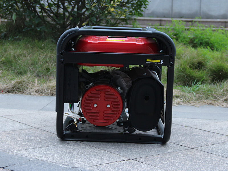 Tragbarer Generator mit 2000 Watt und 5,5 PS