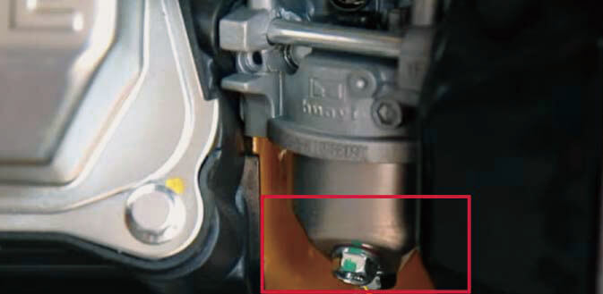 Cómo drenar la gasolina del carburador del generador.jpg