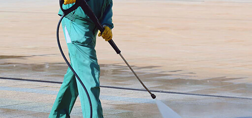 cold-water-pressure-washer-to-clean-dirt.jpg