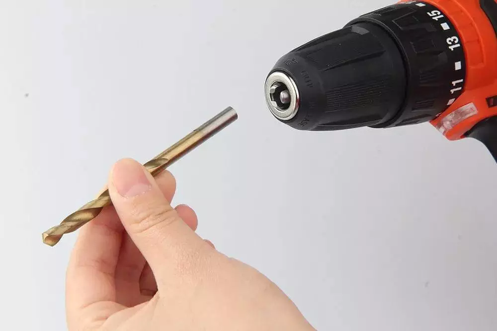 how-to-change-cordless-drill-bit.jpg