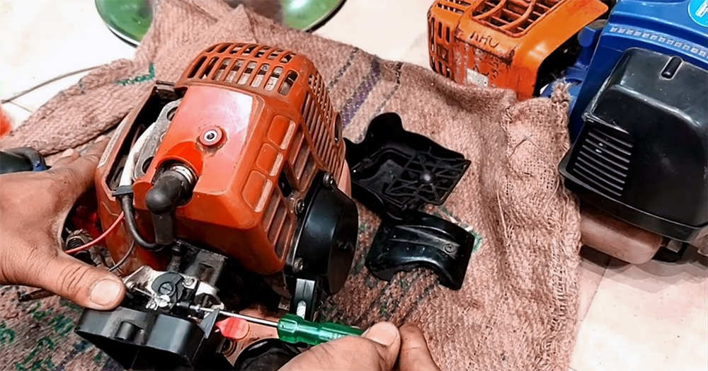 removing-carburetor-from-brush-cutter-firstly.jpg