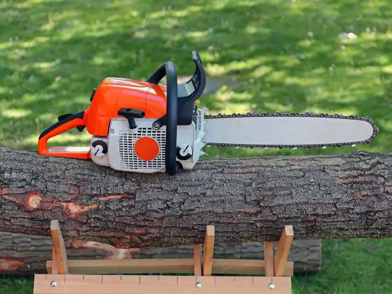 2-stroke-chainsaw.jpg