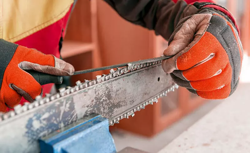 how-to-fix-chainsaw-that-wont-cut-in-a-straight-line.jpg